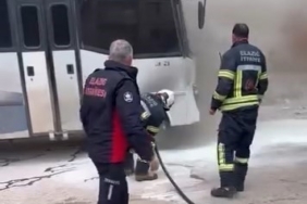 Park halindeki midibüs alev aldı