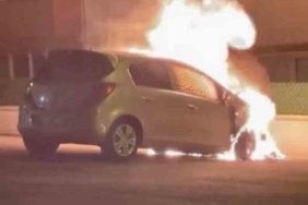 Park halindeki otomobil alevlere teslim oldu