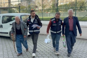 Parkta uygunsuz davranışta bulunan 2 kişi gözaltına alındı