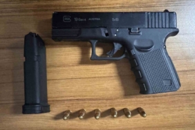 Polis şüphesinde haklı çıktı, motosikletin selesinden tabanca ele geçirdi