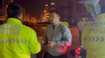 Polisin alkollü yolcuyla imtihanı kamerada