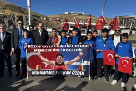 Rekor kırarak dünya şampiyonu olan milli halterci Muhammed Furkan Özbek, memleketinde davul ve zurna ile karşılandı