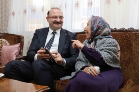 Rektör Hacımüftüoğlu’ndan anlamlı öğretmenler günü ziyareti