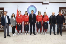 Rektör Yılmaz’dan başarılı sporculara özel tebrik