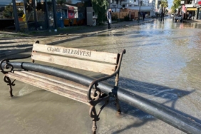 Sağanak yağış Çeşme’de sele neden oldu