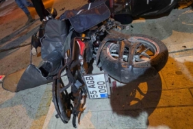 Samsun’da motokurye ile otomobil kafa kafaya çarpıştı: 1 yaralı