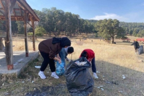 Sarıkamış’ta öğrenciler poşet poşet çöp topladı
