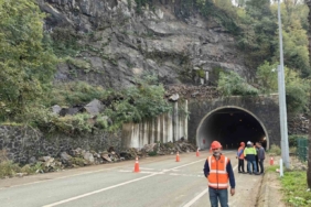 Sarp Sınır Kapısı yolunda heyelan