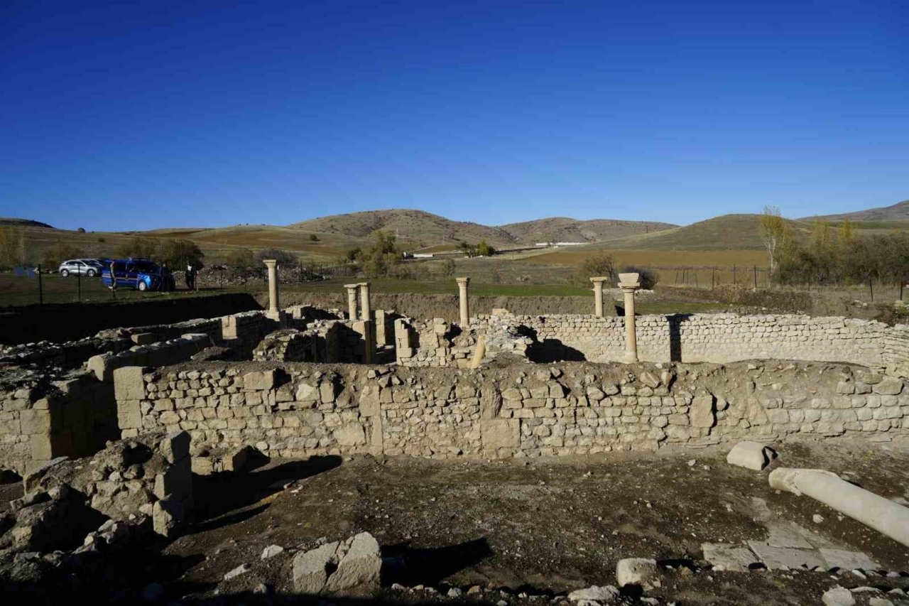 Satala Antik Kenti’nde 150 yıl sonra ikinci büst bulundu