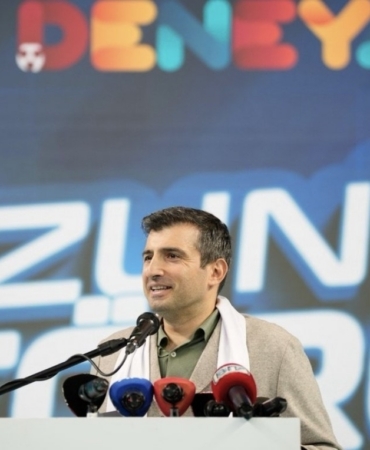 Selçuk Bayraktar mezun olan gençlere seslendi: "Bu güzel ülkenin geleceğinde sizlerin imzası olacak"