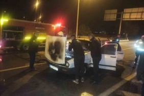 Seydişehir’de kırmızı ışıkta bekleyen otomobilde yangın çıktı