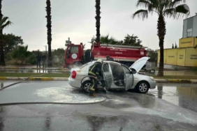 Seyir halindeki otomobil yandı: Sürücü kendisini araçtan dışarı attı