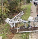 Seyir halindeki tırın açılan dorsesi PTS’ye çarptı