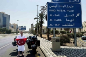 Sigarayı bıraktı, motosikleti ile 250 bin kilometre yol yaptı: Son durağı umre oldu
