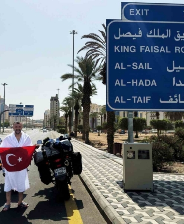 Sigarayı bıraktı, motosikleti ile 250 bin kilometre yol yaptı: Son durağı umre oldu