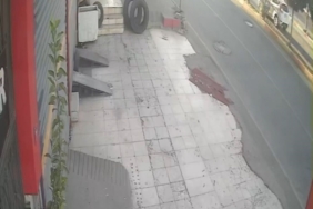 Siirt’te aracın yayaya çarptığı anlar güvenlik kamerasına yansıdı