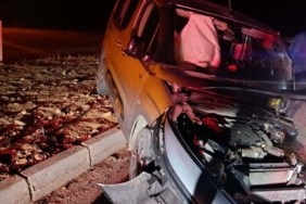 Siirt’te otomobil ile hafif ticari araç çarpıştı: 2 yaralı