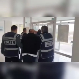 Silahla mala zarar veren firari şüpheliler yakalandı