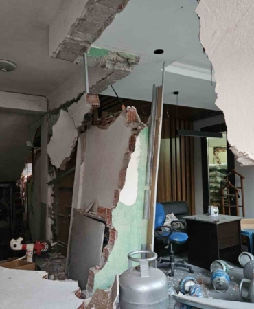 Sındırgı’da deprem esnafı olumsuz etkiledi