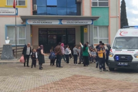 Şinitzel ve makarna yiyen öğrenciler hastaneye kaldırıldı: 20 öğrenci ambulansla sevk edildi