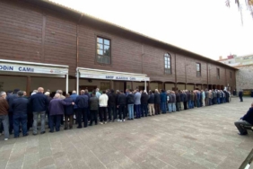 Sinop’ta çöp kamyonunun çarptığı kadın toprağa verildi