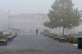 Sivas’ın tarihi kent meydanı sislere gömüldü