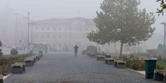 Sivas’ın tarihi kent meydanı sislere gömüldü