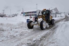 Sivas’ta yoğun kar nedeniyle 46 yerleşim yerine araç ulaşımı sağlanamıyor