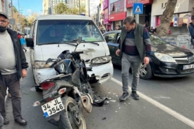 Sol şeritte seyreden motosikletli kamyonetle kafa kafaya çarpıştı: 2 yaralı