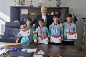 Süphan Ortaokulu öğrencileri kros müsabakalarında il birincisi oldu