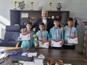 Süphan Ortaokulu öğrencileri kros müsabakalarında il birincisi oldu