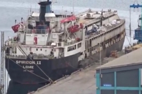 Susuzluktan boru yalayan inekler