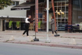 Tabancayla intihar girişiminde bulunan kadını polis son anda engelledi