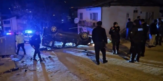 Takla atan araçtaki 5 kişi yaralandı