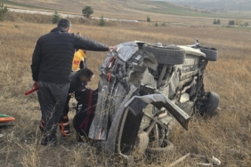 Takla atan otomobil hurdaya döndü: 1 yaralı