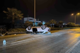 Takla atarak, ters dönen otomobilin sürücüsü yaralandı