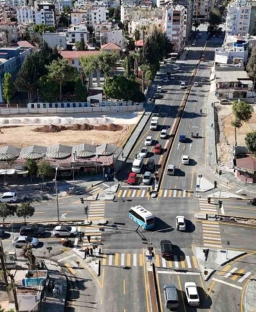 Tarsus’ta kavşak düzenlemesi ile trafik nefes aldı