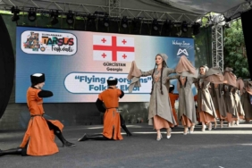 Tarsus’u karnaval kentine dönüştüren ’4. Uluslararası Tarsus Festivali’ başladı