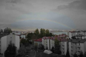 Tatvan’da yağmur sonrası gökkuşağı