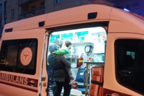 Tavşanlı’da motosiklet yayaya çarptı, anne ve bebeği yaralandı