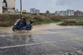 Tekirdağ’da şiddetli sağanak yolları dereye çevirdi