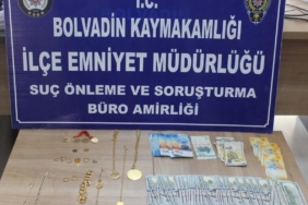 Ticari taksiyle geldikleri ilçede 2 milyon TL’lik dolandırıcılık yaptılar