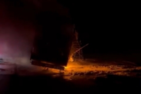 Tır alev alev yandı: Yol 3 saat kapalı kaldı