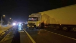 Tır bariyerlere çarptı, Tekirdağ-İstanbul yolu trafiğe kapandı