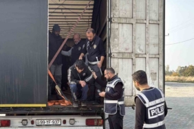 Tır dorsesine gizlenen 11 kaçak göçmen yakalandı