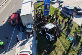 Tıra arkadan çarpan otomobilin sürücüsü hayatını kaybetti