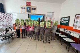 Toplum gönüllülerinden köy okuluna anlamlı ziyaret