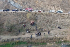 Traktör uçuruma devrildi: 1 ölü