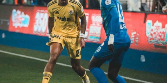 Trendyol Süper Lig: Çaykur Rizespor: 2 - Fenerbahçe: 0 (İlk yarı)