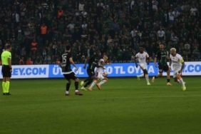 Trendyol Süper Lig: Kocaelispor: 1 - Galatasaray: 0 (İlk yarı)